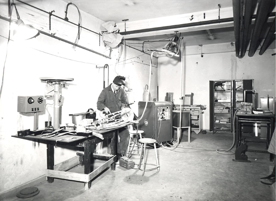 Maintenance in ESTEC in 1964 © ESA