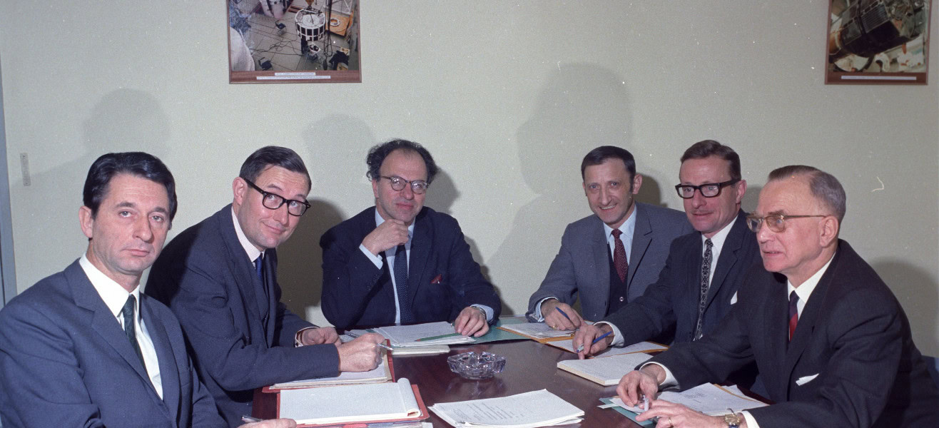 1969 meeting of ESRO Directors with Hermann Bondi in the centre (3rd from left) © ESA ECSR